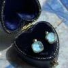 Boucles D’Oreilles Turquoise – Étreinte Du Ciel, Argent Plaqué Or 1 Boucles D’Oreilles Turquoise – Étreinte Du Ciel, Argent Plaqué Or -Moment Ici 20231125 014545754 iOS