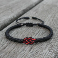 Bracelet « Dragon » En Fil Rouge -Moment Ici 352c496f dc3f 419f 8906 5c9805d74303 1