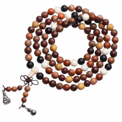 Mâlâ « Porte-Bonheur » 108 Perles En Bois De Santal -Moment Ici 7 removebg preview 1