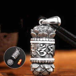 Pententif ‘Mes Voeux’ Lotus Et Six Mantras En Argent