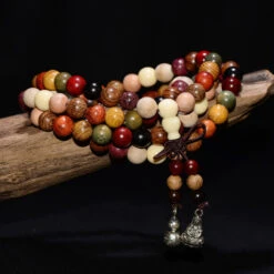 Mâlâ « Porte-Bonheur » 108 Perles En Bois De Santal -Moment Ici Bracelet mala bois 2
