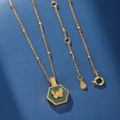 Collier Malachite – Élégance Papillon, Argent Plaqué Or -Moment Ici IMG 4116