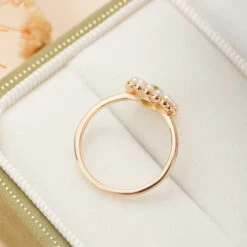 Bague Péridot Et Perle – Élégance Carrée, Argent Plaqué Or -Moment Ici IMG 4863