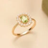 Bague Péridot Et Perle – Élégance Carrée, Argent Plaqué Or 1 Bague Péridot Et Perle – Élégance Carrée, Argent Plaqué Or -Moment Ici IMG 4864