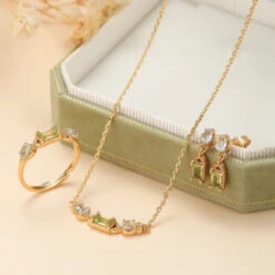 Boucles D’Oreilles Péridot Et Topaze – Géométrie Raffinée, Argent Plaqué Or -Moment Ici IMG 4910 1