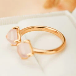 Bague Quartz Rose – Éclat Divin, Argent Plaqué Or 14 Bague Quartz Rose – Éclat Divin, Argent Plaqué Or -Moment Ici IMG 5114