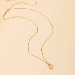 Collier Quartz Rose – Éclat Floral, Argent Plaqué Or -Moment Ici IMG 5208