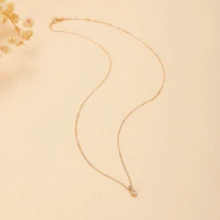 Collier Quartz Rose – Éclat Doux, Argent Plaqué Or 13 Collier Quartz Rose – Éclat Doux, Argent Plaqué Or -Moment Ici IMG 5317
