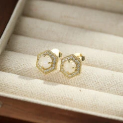 Boucles D’Oreilles Pierre De Lune – Hexagone Lumineux, Argent Plaqué Or -Moment Ici IMG 6560