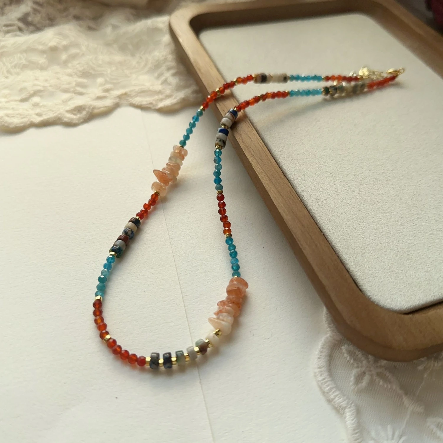 Collier Grenat Et Apatite – Caresse Marine, Plaqué Or 7 Collier Grenat Et Apatite – Caresse Marine, Plaqué Or – Image 5