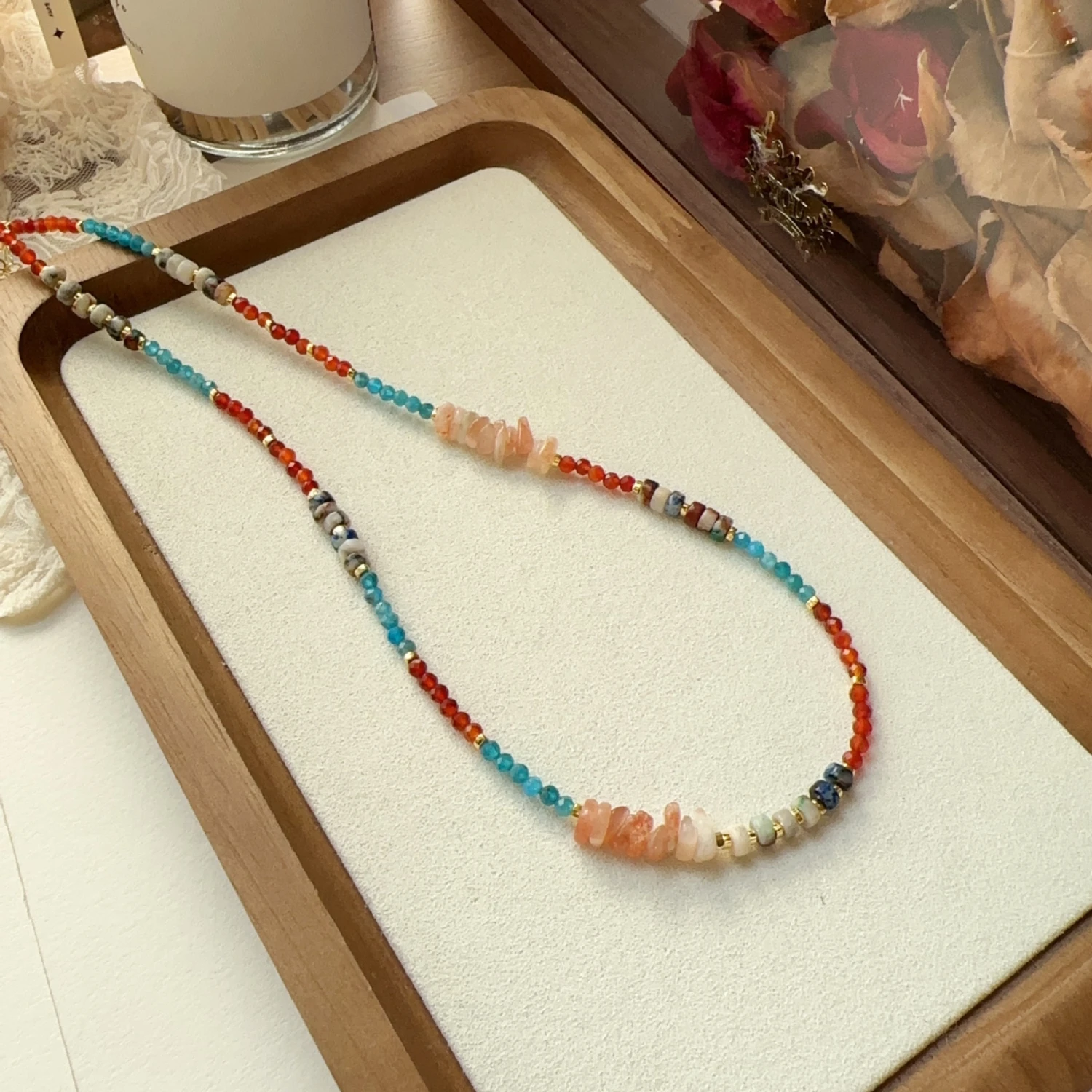 Collier Grenat Et Apatite – Caresse Marine, Plaqué Or 5 Collier Grenat Et Apatite – Caresse Marine, Plaqué Or – Image 3