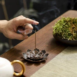 Encensoir « Lotus » En Métal 11 Encensoir « Lotus » En Métal -Moment Ici Zinc Alloy Lotus Incense Stick 2