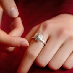 Bague Anti-Stress Rotative – Sérénité Infinité, Argent -Moment Ici bague anti stress rotative serenite infinite argent