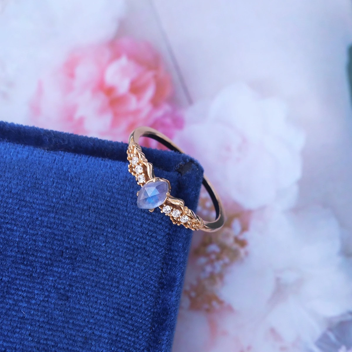 Bague Labradorite Et Cordiérite – Captivante, Argent Plaqué Or 11 Bague Labradorite Et Cordiérite – Captivante, Argent Plaqué Or – Image 9