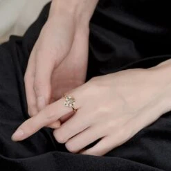 Bague Labradorite – Feuille Scintillante, Argent Plaqué Or 11 Bague Labradorite – Feuille Scintillante, Argent Plaqué Or -Moment Ici bague labradorite feuille scintillante argent plaque or 2