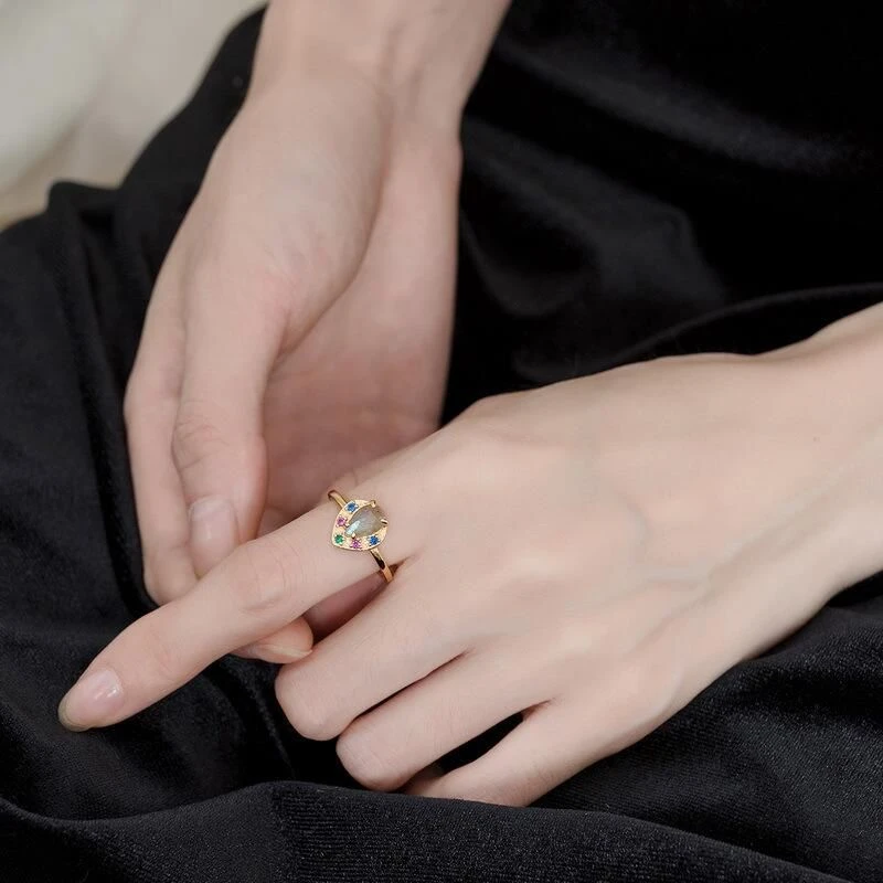 Bague Labradorite – Feuille Scintillante, Argent Plaqué Or 4 Bague Labradorite – Feuille Scintillante, Argent Plaqué Or – Image 2