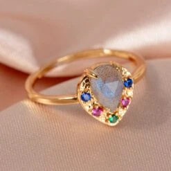 Bague Labradorite – Feuille Scintillante, Argent Plaqué Or 13 Bague Labradorite – Feuille Scintillante, Argent Plaqué Or -Moment Ici bague labradorite feuille scintillante argent plaque or 3