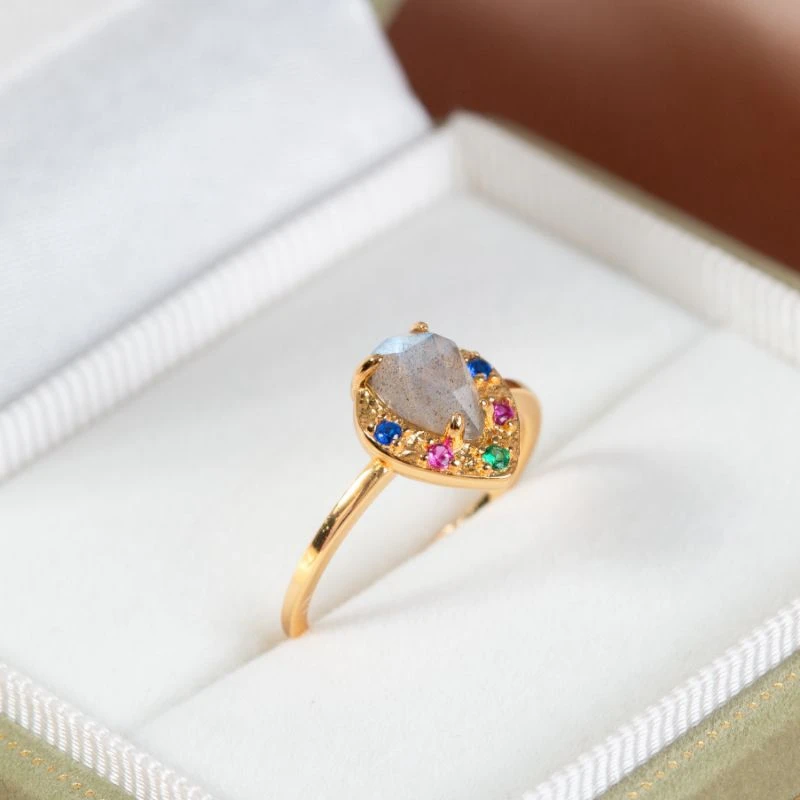 Bague Labradorite – Feuille Scintillante, Argent Plaqué Or 7 Bague Labradorite – Feuille Scintillante, Argent Plaqué Or – Image 5