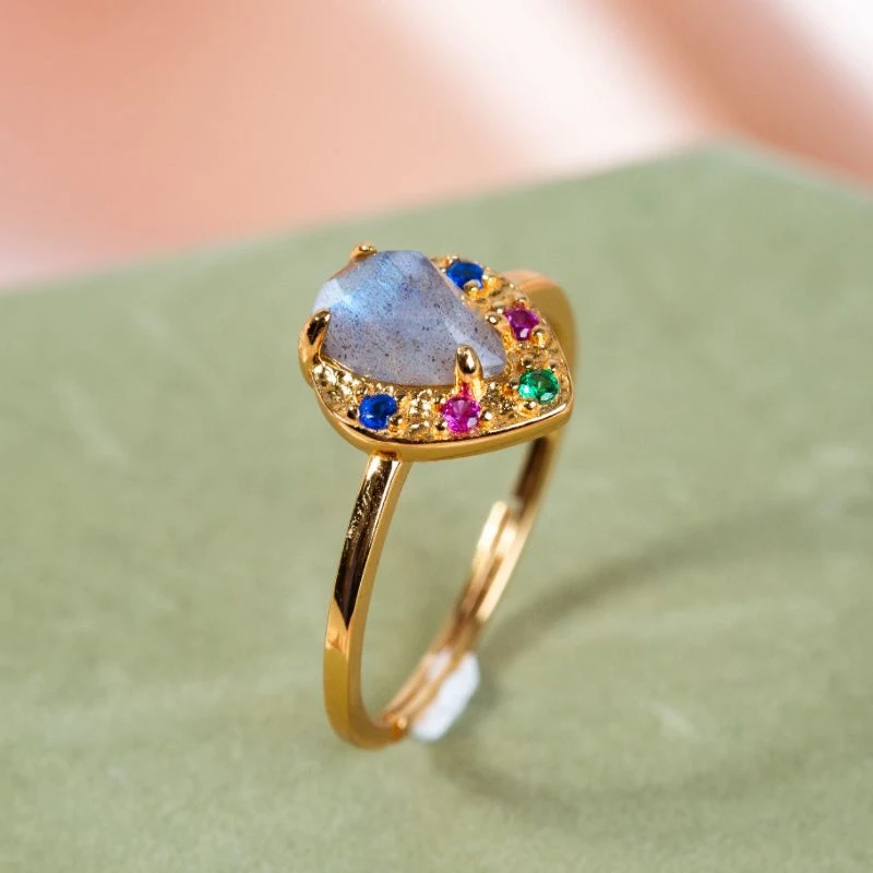 Bague Labradorite – Feuille Scintillante, Argent Plaqué Or 5 Bague Labradorite – Feuille Scintillante, Argent Plaqué Or – Image 3