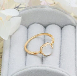 Bague Nacre Et Quartz Clair – Lumière Sereine, Argent Plaqué Or 9 Bague Nacre Et Quartz Clair – Lumière Sereine, Argent Plaqué Or -Moment Ici bague nacre et quartz clair lumiere sereine argent plaque or 2