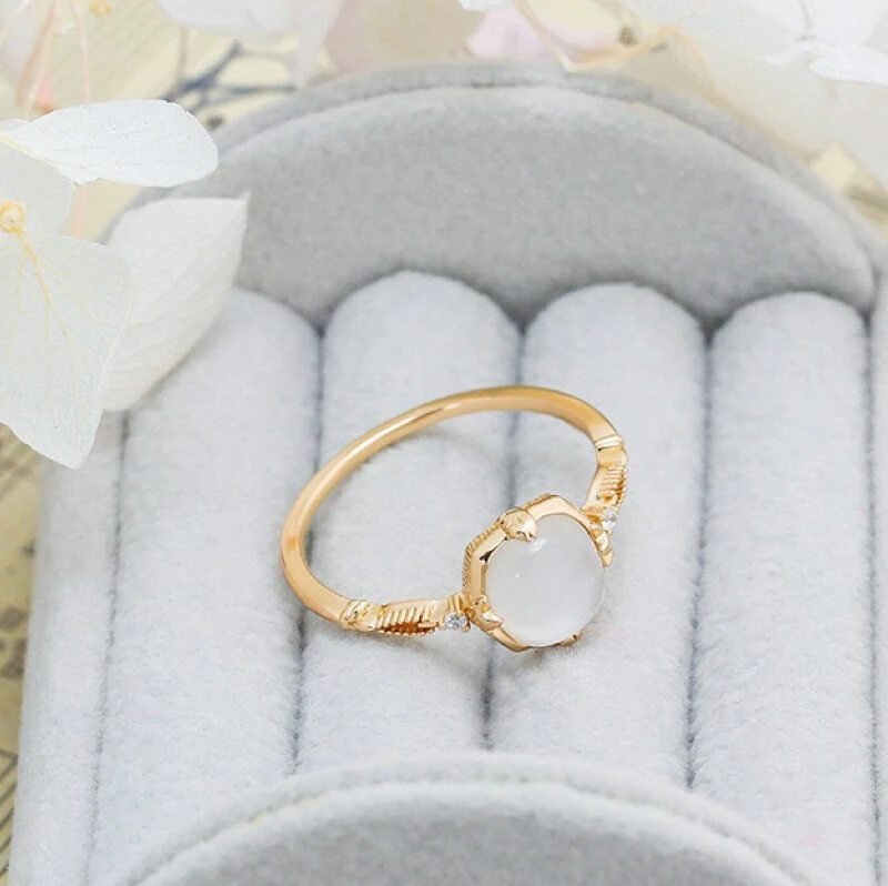 Bague Nacre Et Quartz Clair – Lumière Sereine, Argent Plaqué Or 4 Bague Nacre Et Quartz Clair – Lumière Sereine, Argent Plaqué Or – Image 2