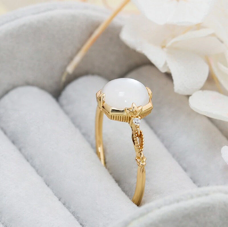 Bague Nacre Et Quartz Clair – Lumière Sereine, Argent Plaqué Or 5 Bague Nacre Et Quartz Clair – Lumière Sereine, Argent Plaqué Or – Image 3