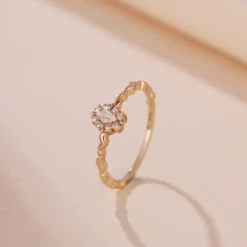 Bague Opale Blanche – Brume Étoilée, Argent Plaqué Or