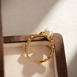 Bague Perle – Caresse Subtile, Argent Plaqué Or 13 Bague Perle – Caresse Subtile, Argent Plaqué Or -Moment Ici bague perle rosee matinale argent plaque or 52