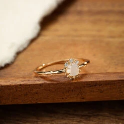 Bague Pierre De Lune – Élégance Lustrée, Argent Plaqué Or 13 Bague Pierre De Lune – Élégance Lustrée, Argent Plaqué Or -Moment Ici bague pierre de lune elegance lustree argent plaque or 4