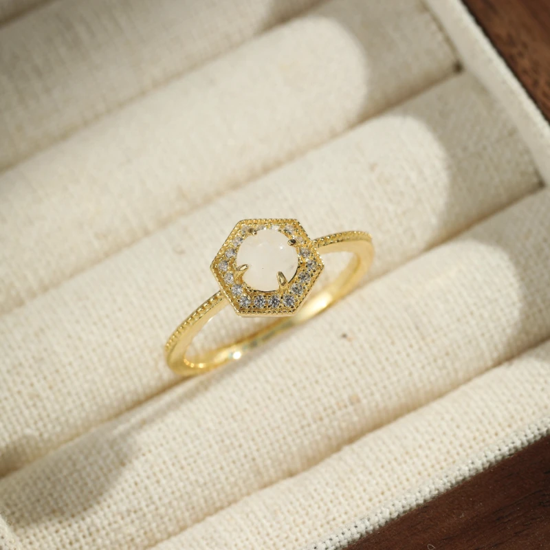 Bague Pierre De Lune – Hexagone Lumineux, Argent Plaqué Or 6 Bague Pierre De Lune – Hexagone Lumineux, Argent Plaqué Or – Image 4