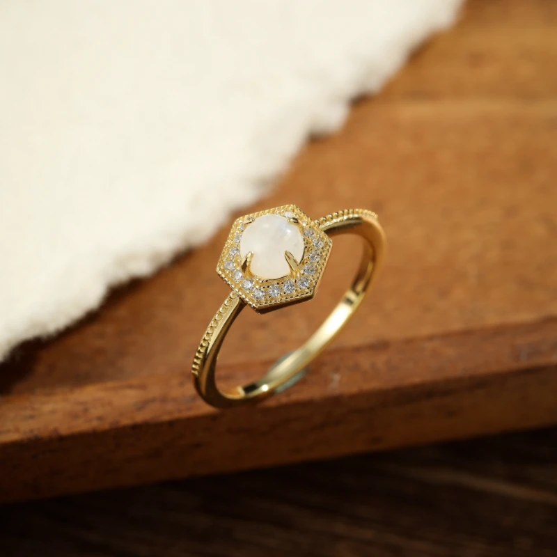 Bague Pierre De Lune – Hexagone Lumineux, Argent Plaqué Or 3 Bague Pierre De Lune – Hexagone Lumineux, Argent Plaqué Or