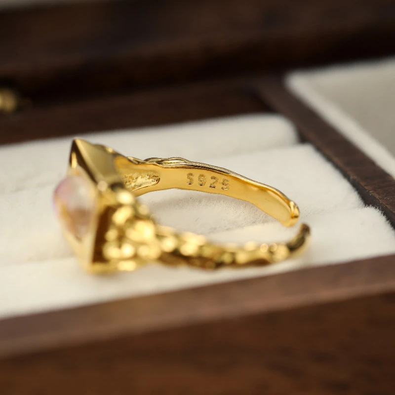 Bague Pierre De Lune – Lueur Impériale, Argent Plaqué Or 7 Bague Pierre De Lune – Lueur Impériale, Argent Plaqué Or – Image 5