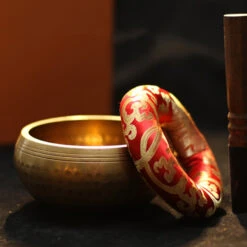 Bol Chantant Tibétain – Sérénité, 7 Métaux Fait Main -Moment Ici bol chantant tibetain serenite 7 metaux fait main