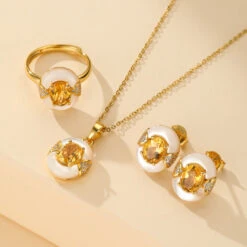 Bague Citrine Et Nacre – Énergie D’Abondance, Argent Plaqué Or -Moment Ici boucles d oreilles citrine et nacre energie dabondance argent plaque or