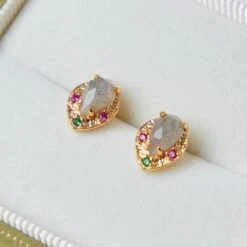 Boucles D’Oreilles Labradorite – Feuille Scintillante, Argent Plaqué Or 12 Boucles D’Oreilles Labradorite – Feuille Scintillante, Argent Plaqué Or -Moment Ici boucles d oreilles labradorite feuille scintillante argent plaque or 2