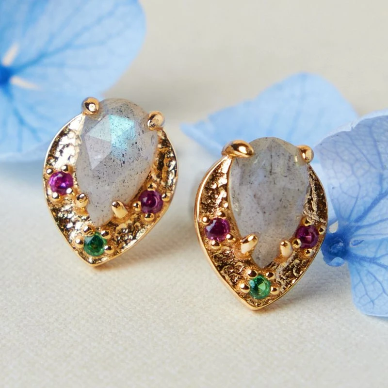 Boucles D’Oreilles Labradorite – Feuille Scintillante, Argent Plaqué Or 7 Boucles D’Oreilles Labradorite – Feuille Scintillante, Argent Plaqué Or – Image 5