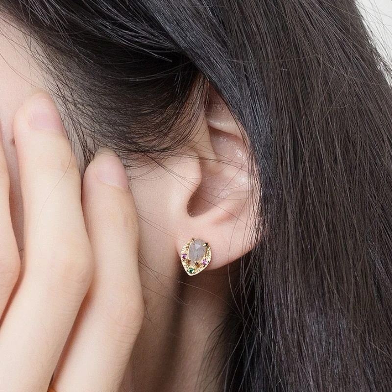 Boucles D’Oreilles Labradorite – Feuille Scintillante, Argent Plaqué Or 4 Boucles D’Oreilles Labradorite – Feuille Scintillante, Argent Plaqué Or – Image 2