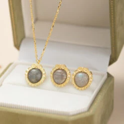 Boucles D’Oreilles Labradorite – Sagesse Antique, Argent Plaqué Or 14 Boucles D’Oreilles Labradorite – Sagesse Antique, Argent Plaqué Or -Moment Ici boucles d oreilles labradorite sagesse antique argent plaque or 1