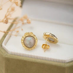 Boucles D’Oreilles Labradorite – Sagesse Antique, Argent Plaqué Or 13 Boucles D’Oreilles Labradorite – Sagesse Antique, Argent Plaqué Or -Moment Ici boucles d oreilles labradorite sagesse antique argent plaque or 3