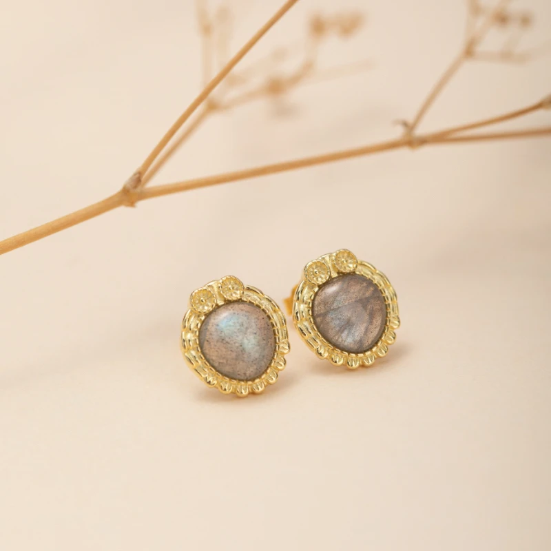 Boucles D’Oreilles Labradorite – Sagesse Antique, Argent Plaqué Or 5 Boucles D’Oreilles Labradorite – Sagesse Antique, Argent Plaqué Or – Image 3