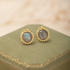 Boucles D’Oreilles Labradorite – Sagesse Antique, Argent Plaqué Or
