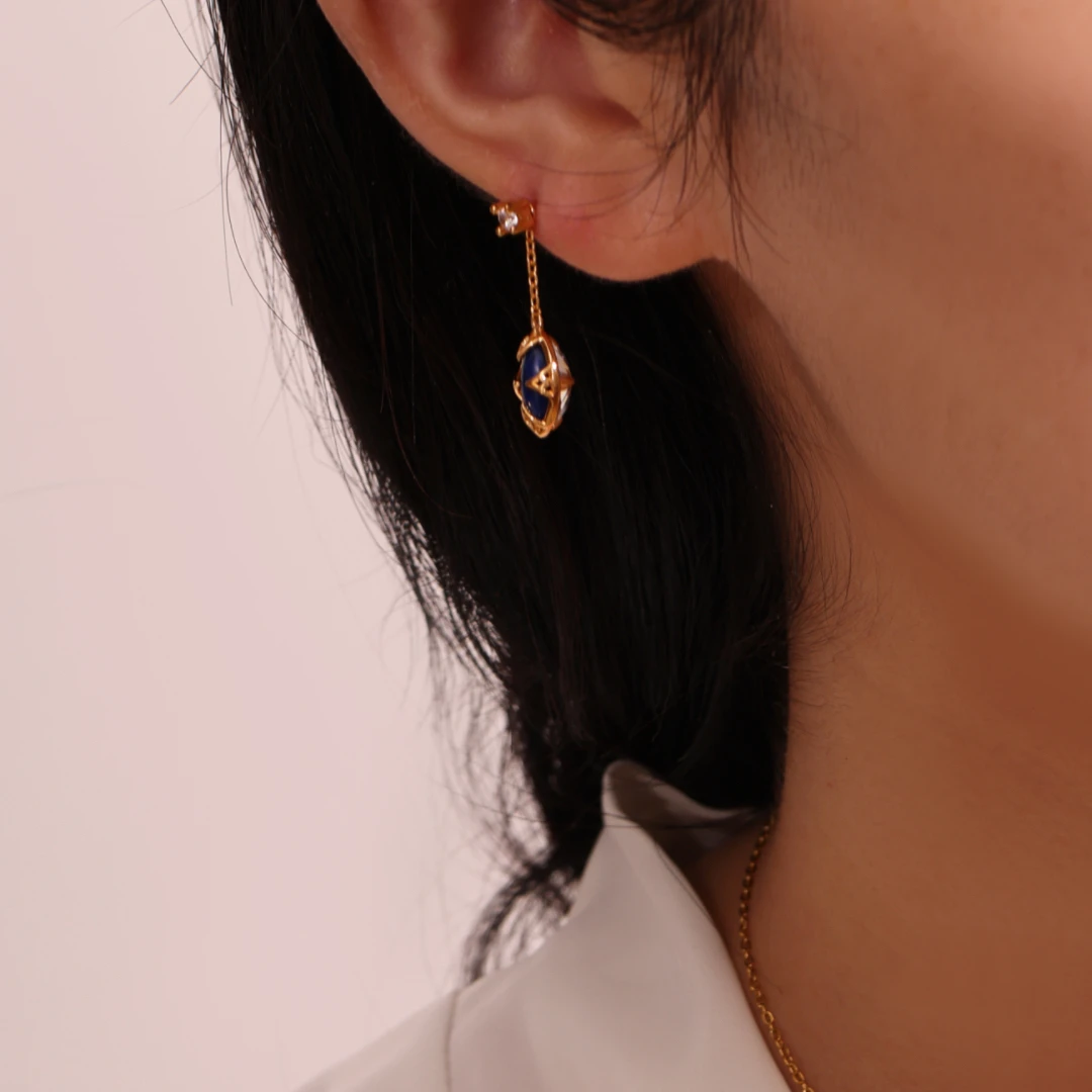 Boucles D’Oreilles Lapis Lazuli Et Quartz Clair – Étoile Du Matin, Argent Plaqué Or 4 Boucles D’Oreilles Lapis Lazuli Et Quartz Clair – Étoile Du Matin, Argent Plaqué Or – Image 2