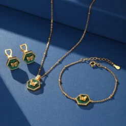 Bracelet Malachite – Élégance Papillon, Argent Plaqué Or -Moment Ici boucles d oreilles malachite elegance papillon argent plaque or 2 1