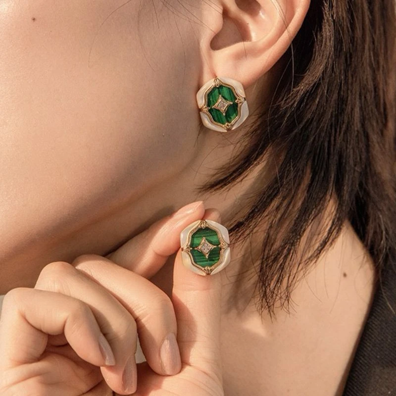 Boucles D’Oreilles Malachite Et Nacre – Astres En Verdures, Argent Plaqué Or 4 Boucles D’Oreilles Malachite Et Nacre – Astres En Verdures, Argent Plaqué Or – Image 2