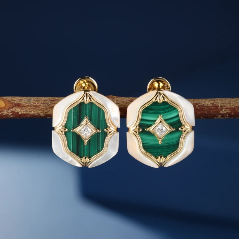 Boucles D’Oreilles Malachite Et Nacre – Astres En Verdures, Argent Plaqué Or 6 Boucles D’Oreilles Malachite Et Nacre – Astres En Verdures, Argent Plaqué Or – Image 4