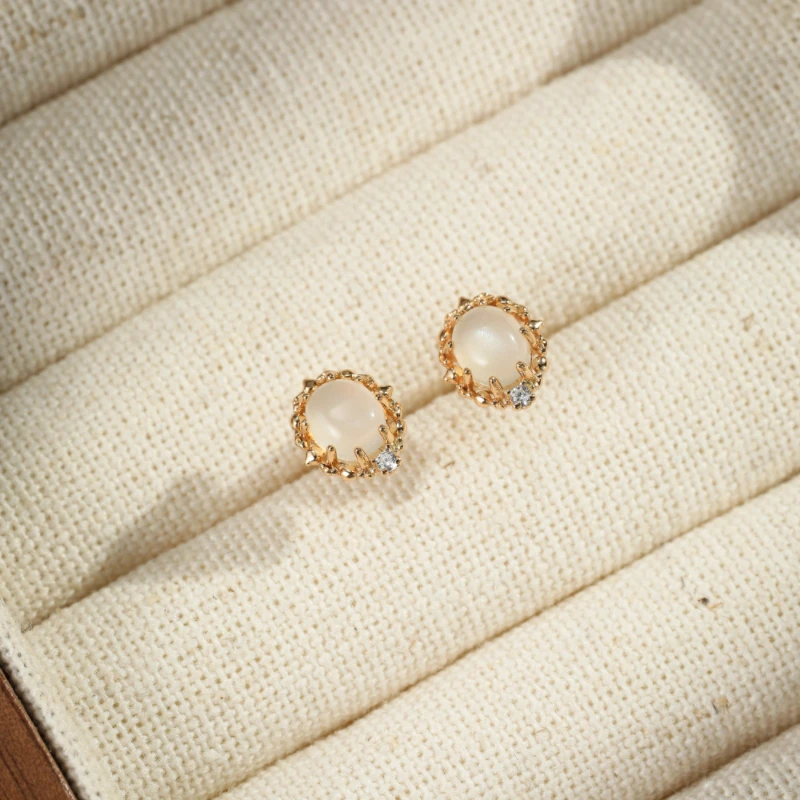 Boucles D’Oreilles Pierre De Lune – Élégance Lustrée, Argent Plaqué Or 7 Boucles D’Oreilles Pierre De Lune – Élégance Lustrée, Argent Plaqué Or – Image 5