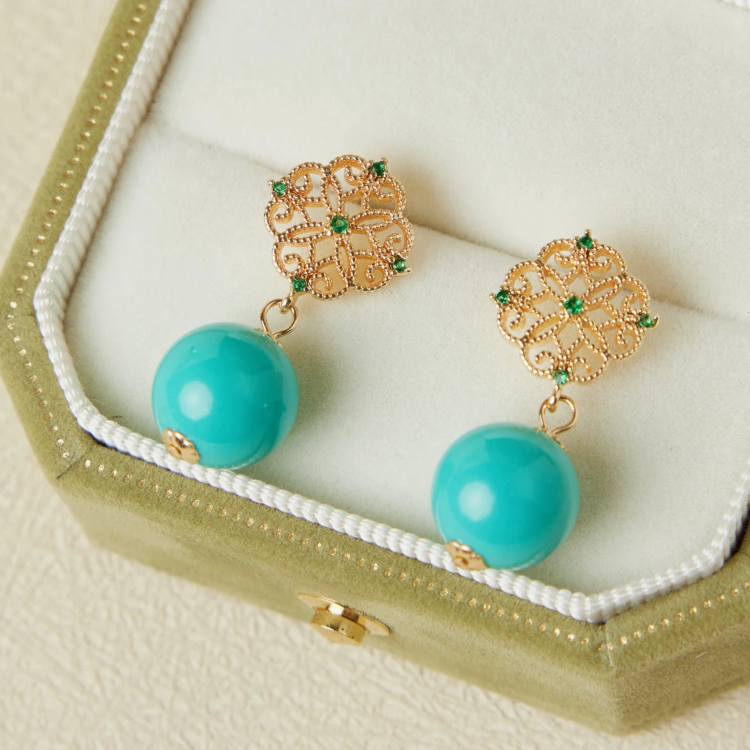 Boucles D’Oreilles Turquoise – Découpe Exquise, Argent Plaqué Or 6 Boucles D’Oreilles Turquoise – Découpe Exquise, Argent Plaqué Or – Image 4