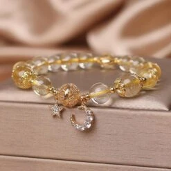 Bracelet Citrine Lune Et Étoile – Rêveur -Moment Ici bracelet citrine lune et etoile reveur 1