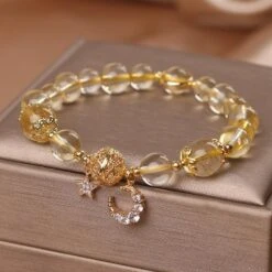Bracelet Citrine Lune Et Étoile – Rêveur -Moment Ici bracelet citrine lune et etoile reveur 3