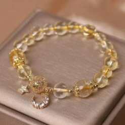 Bracelet Citrine Lune Et Étoile – Rêveur -Moment Ici bracelet citrine lune et etoile reveur 4
